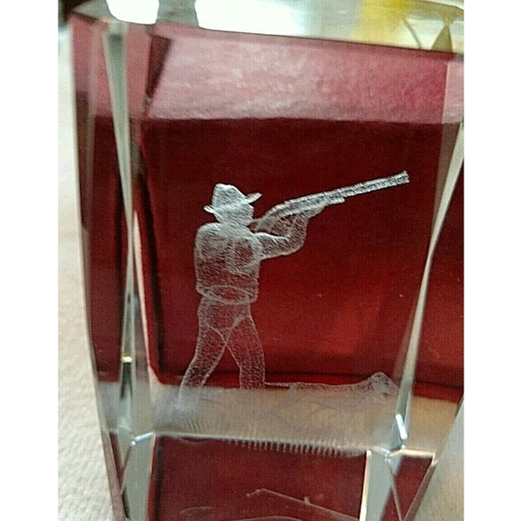 Vintage Crystal Image of Hunter Holding Rifle & His Dog 3" Tall x 2" Wide - Picture 6 of 6
